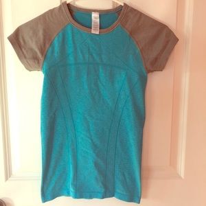 Ivivva flytech t-shirt